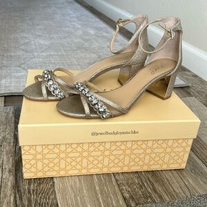 Jewel Badgley Mischka heals size 8.5 gold glitter